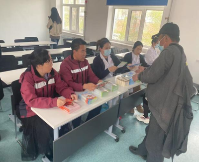 扎赉诺尔区卫生健康委员会开展食品营养日与家庭医生签约宣传活动