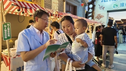 沧州市第三医院举办“健康夜市”走进南川老街活动，提供现场营养健康咨询服务